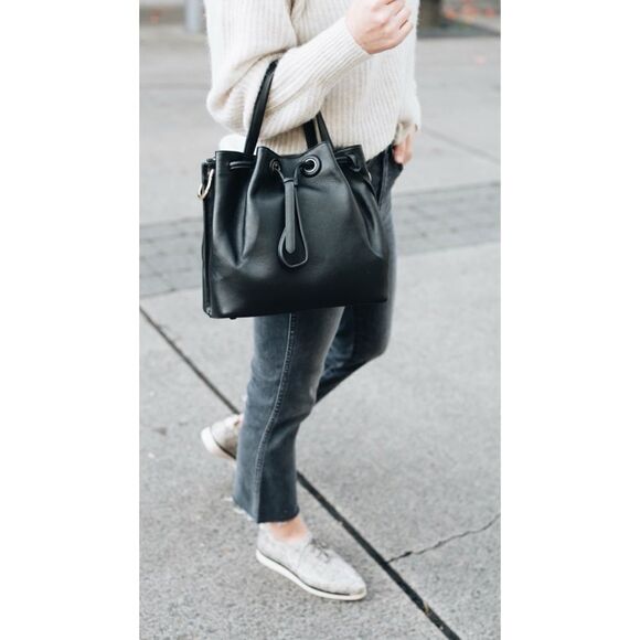 Cole Haan Grand Ambition Bucket Bag,  in Black Leather / Excellent - Picture 1 of 7